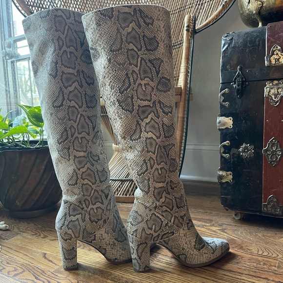 EXPRESS KNEE HEEL BOOTS FALL WORN ONCE SIZE 10 GREY SNAKE CROC TEXTURED SOLD OUT - Picture 3 of 7